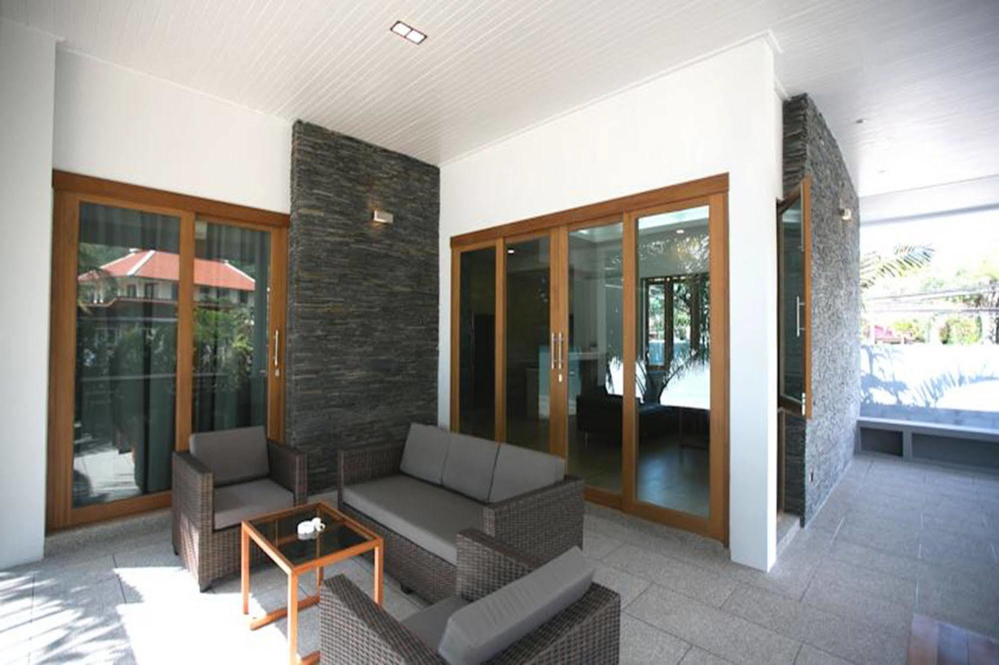 Grand Villa Beach Front *
