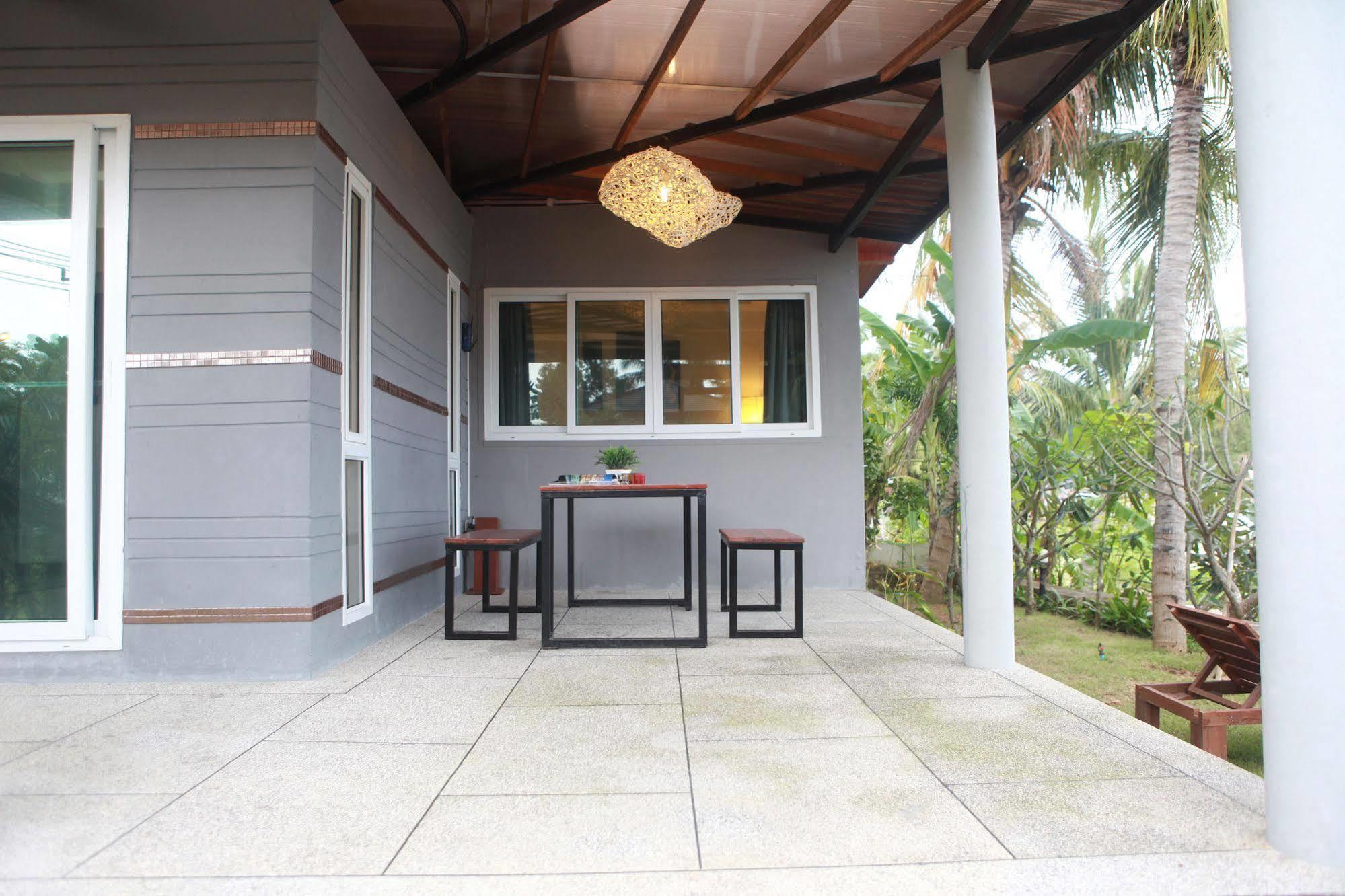 Grand Villa Beach Front Hotel *
